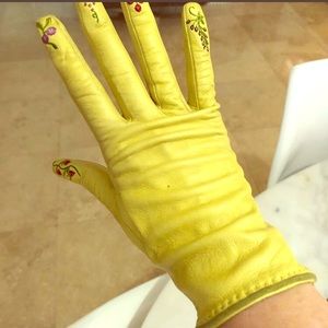 Hermès soft yellow embroidered gloves